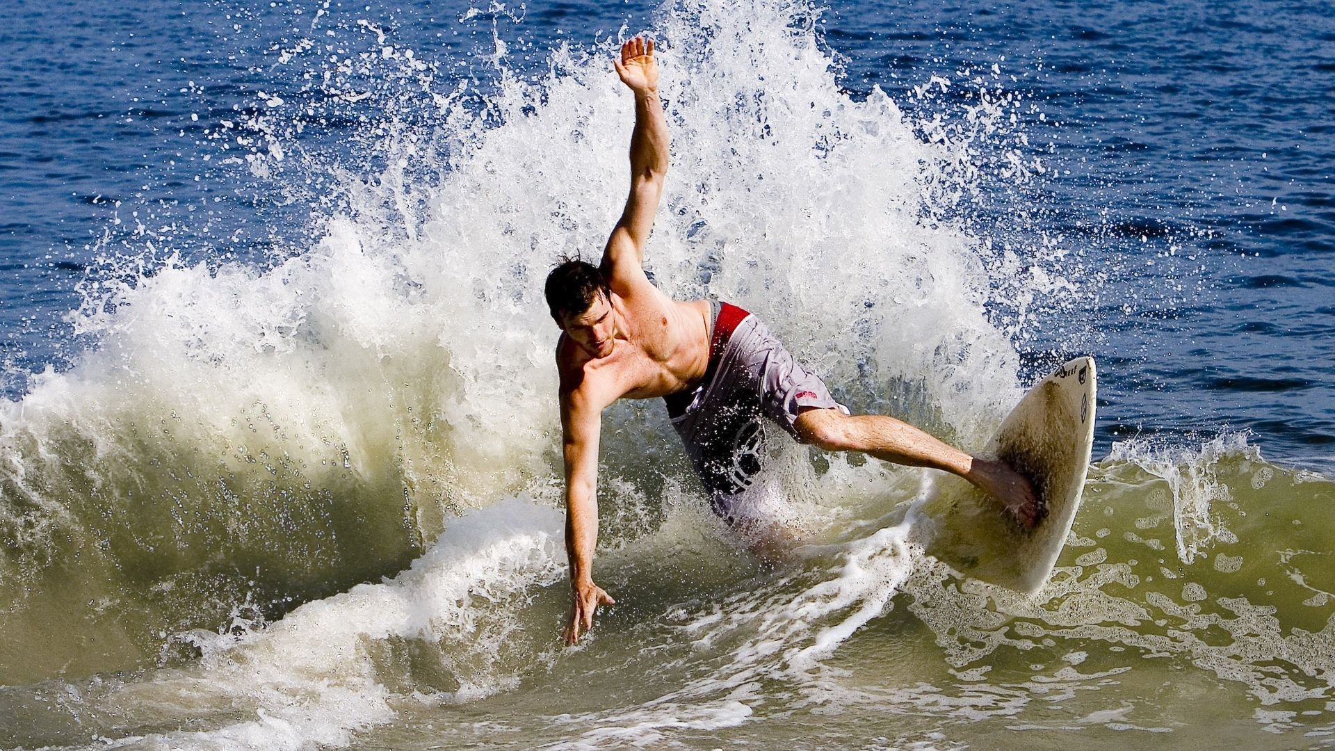 西甲“德比盛事”：皇马VS巴萨，世纪对决期待开启